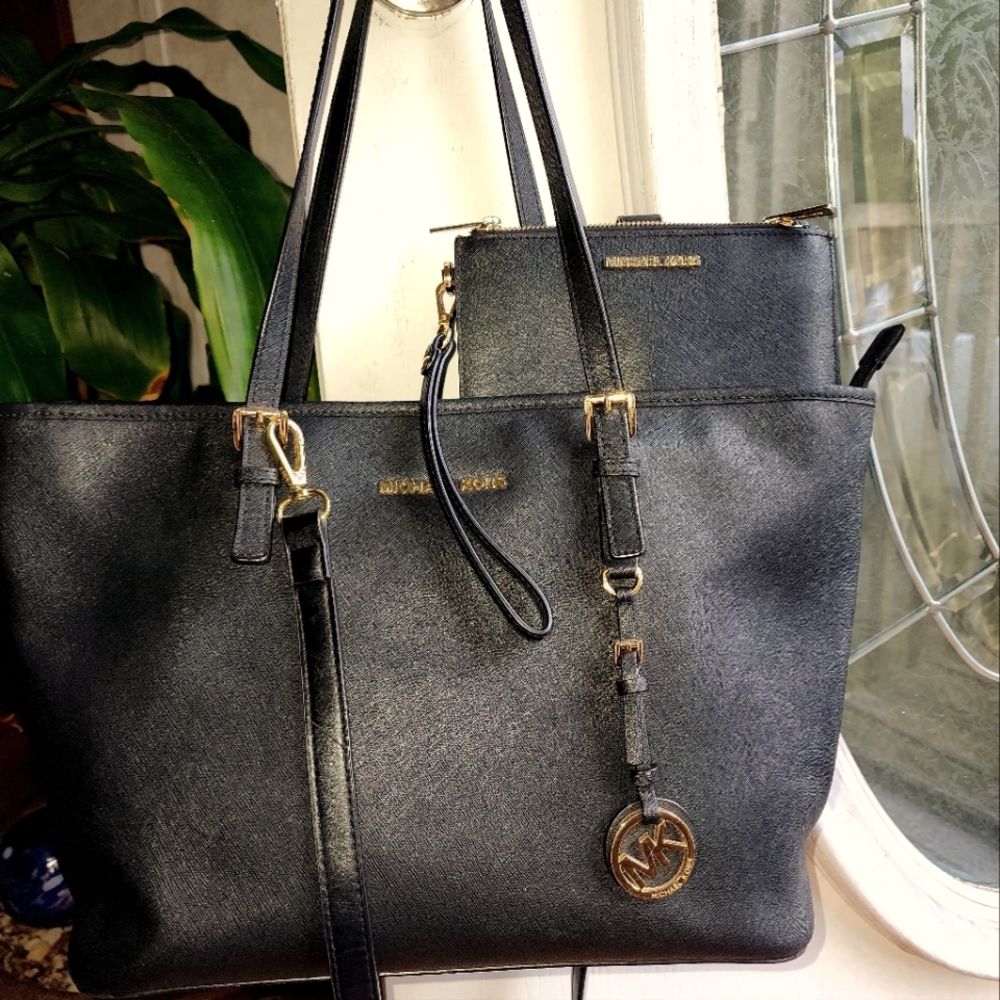 2pc set. EUC. MK black Tote & matching double zip Wallet/Wristlet.